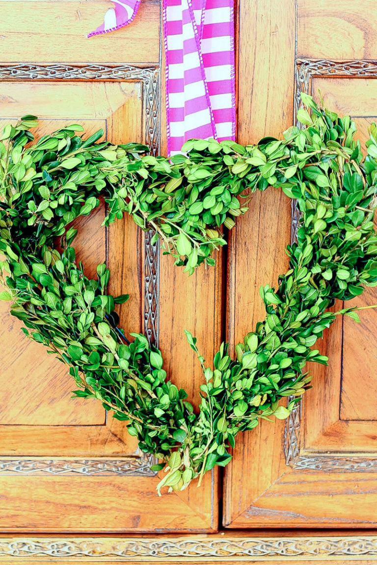 Easy Boxwood Heart Wreath