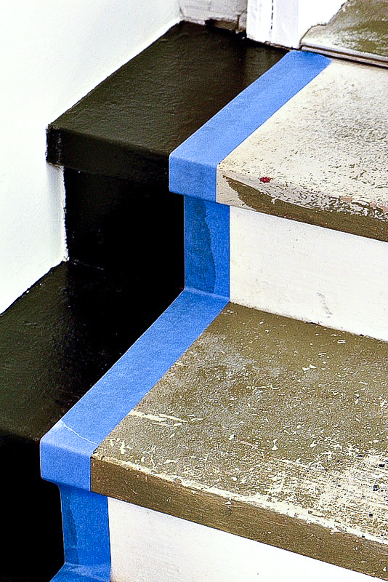 How to Snaze up the Garage Steps...Simple Steps For Painting Steps