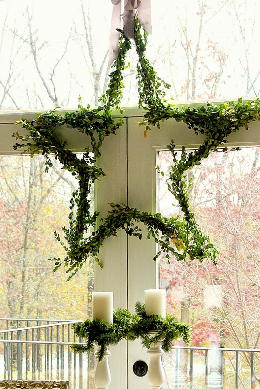 Easy Boxwood Star Wreaths