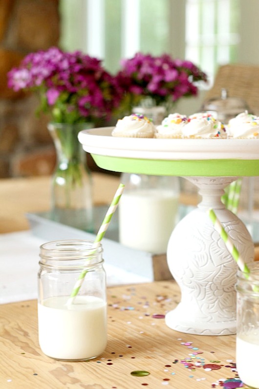 turn a terra cotta saucer into a cupcake stand