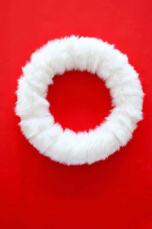 Easy White Fur Wreath