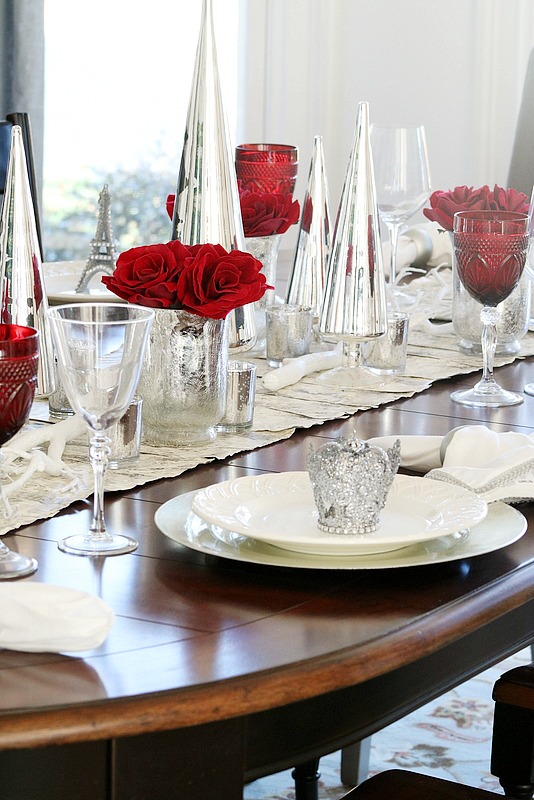 creating a glam holiday tablescape