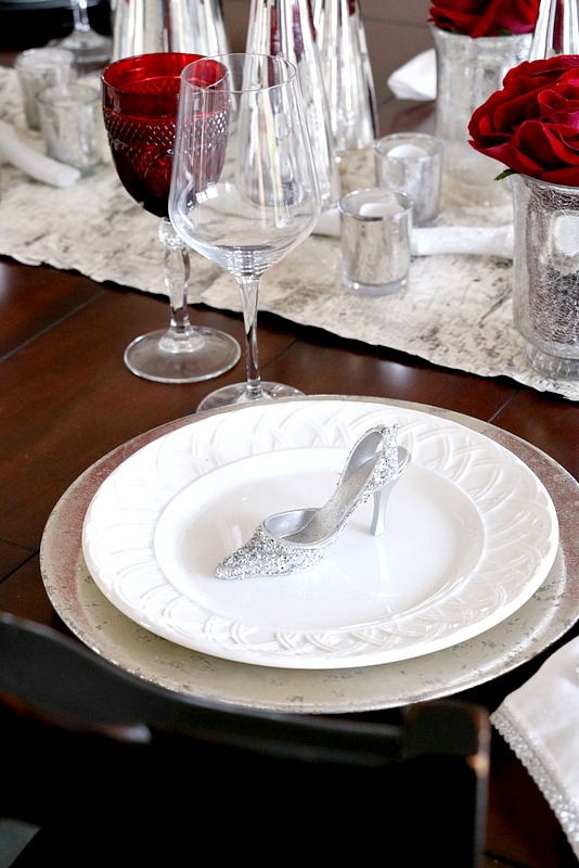 creating a glam holiday tablescape
