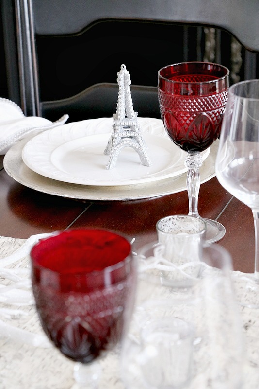 creating a glam holiday tablescape