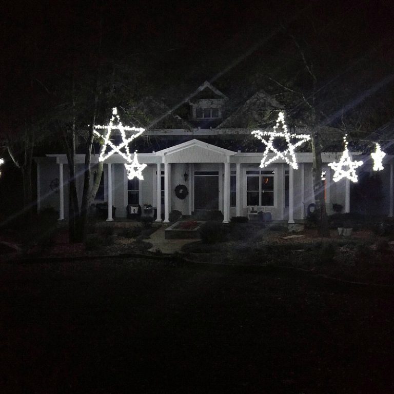 DIY Outdoor Wooden Lighted Stars