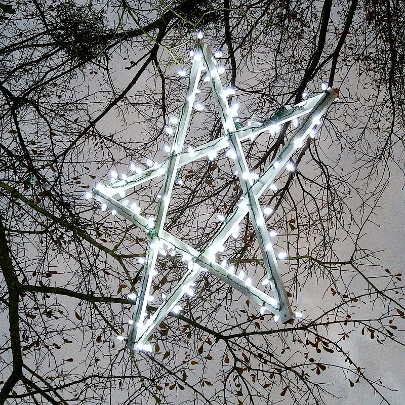  DIY Outdoor Wooden Lighted Stars