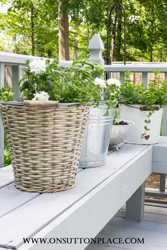 19 Ways to Simplify your outdoor space for summer