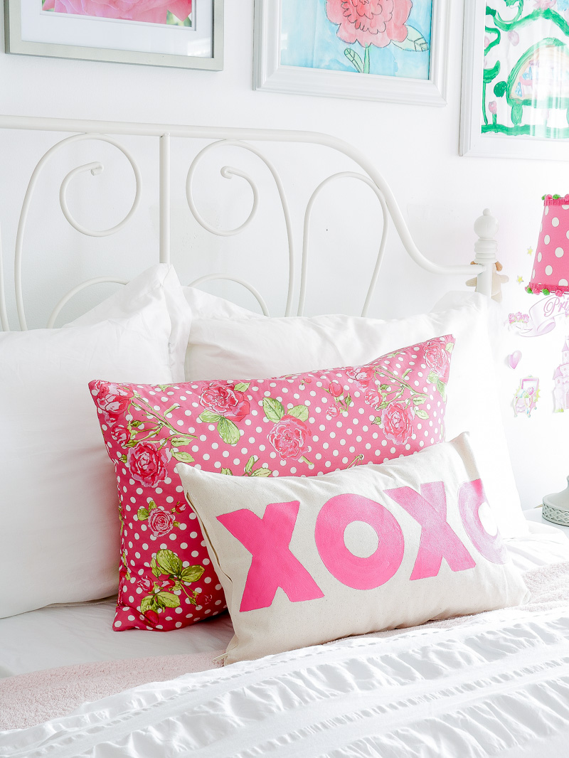 How to stencil a cute pillow when you don't have a stencil