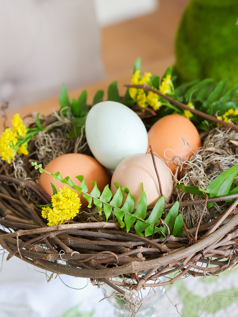 Beautiful Easter Centerpiece you can make in minutes