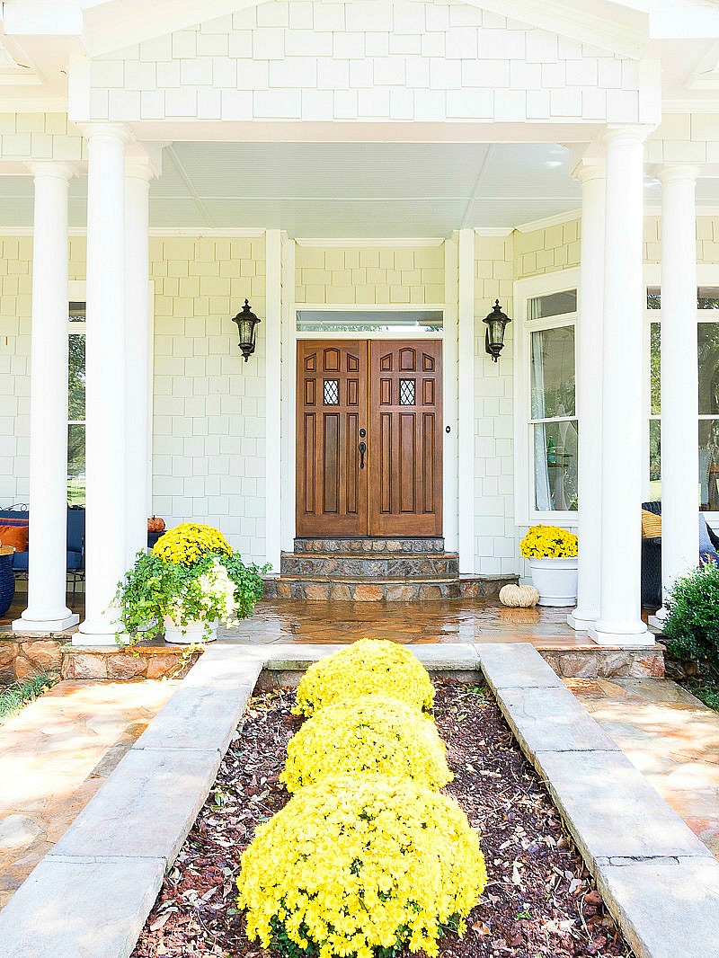 How to style your fall porch to match your wreath