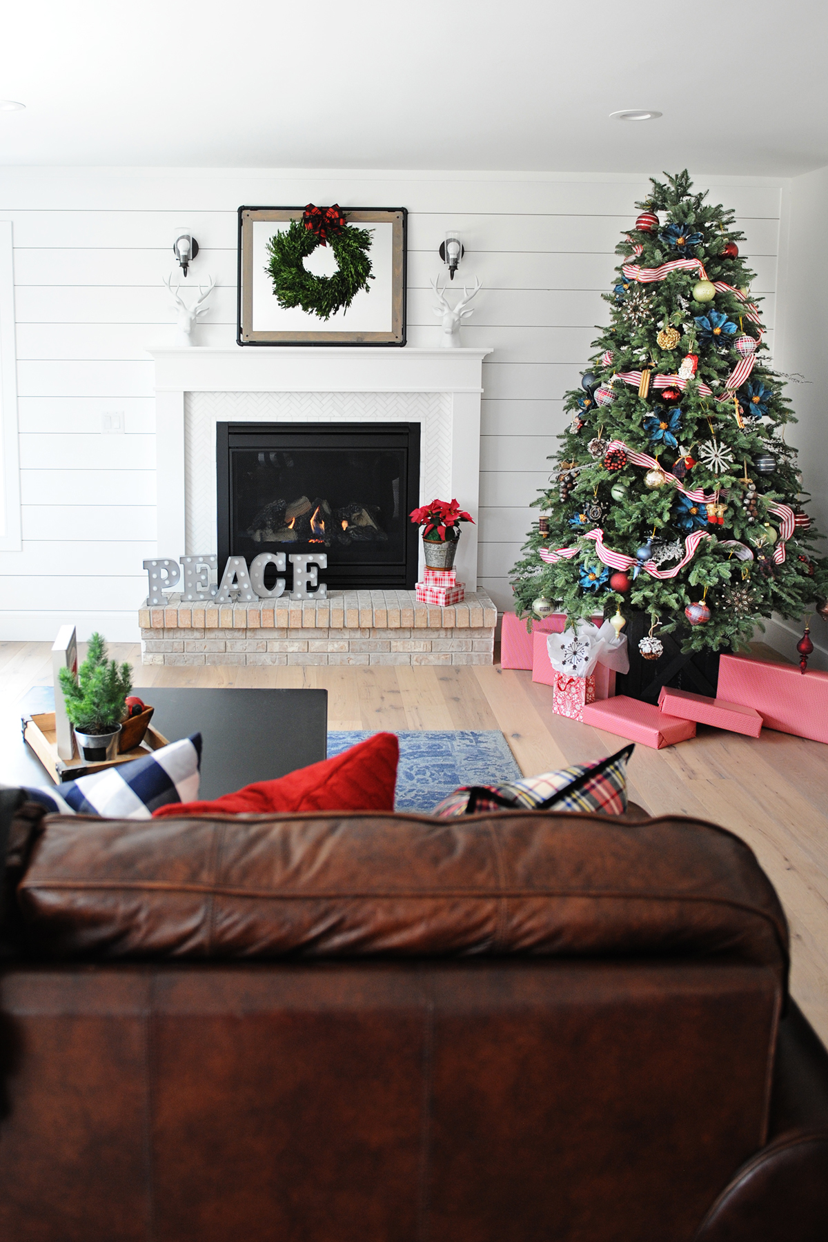 30 Holiday Homes that will inspire your holiday decorating
