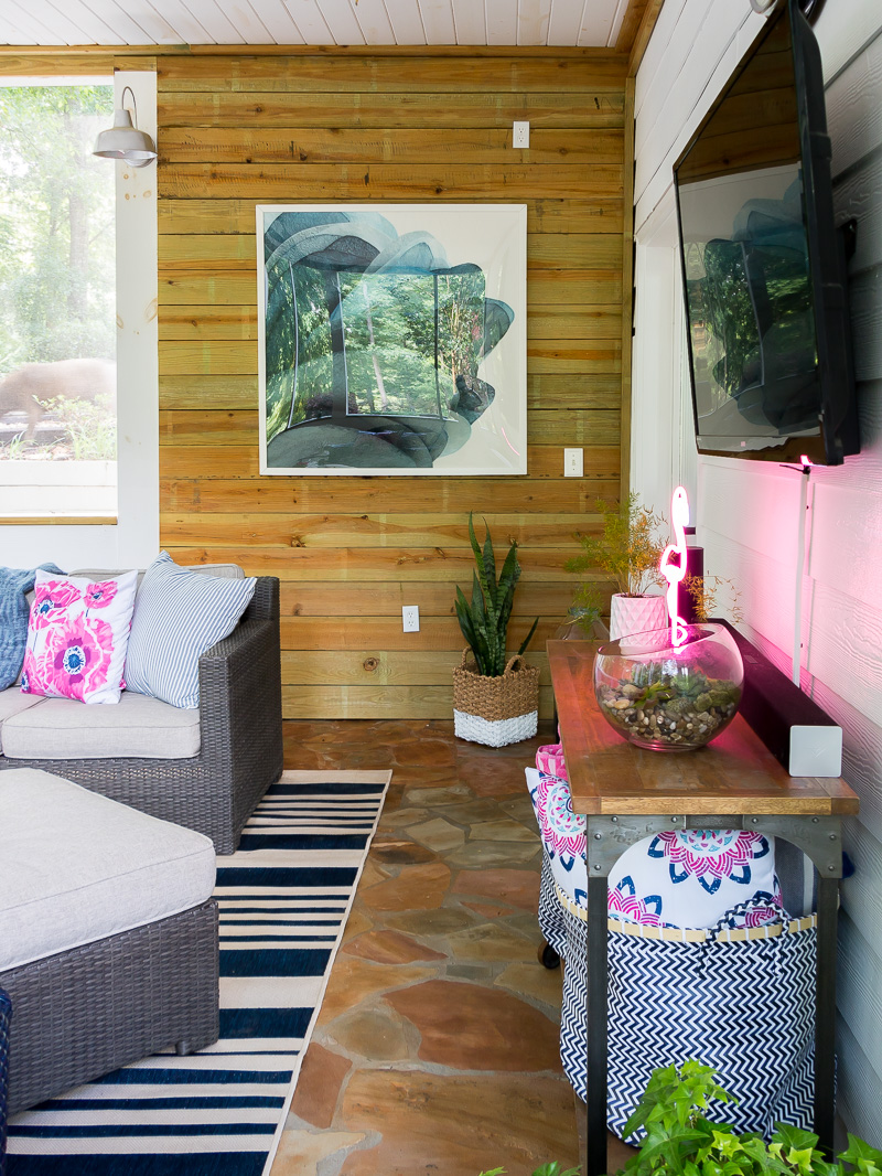 Using Pink Accents on the Summer Porch