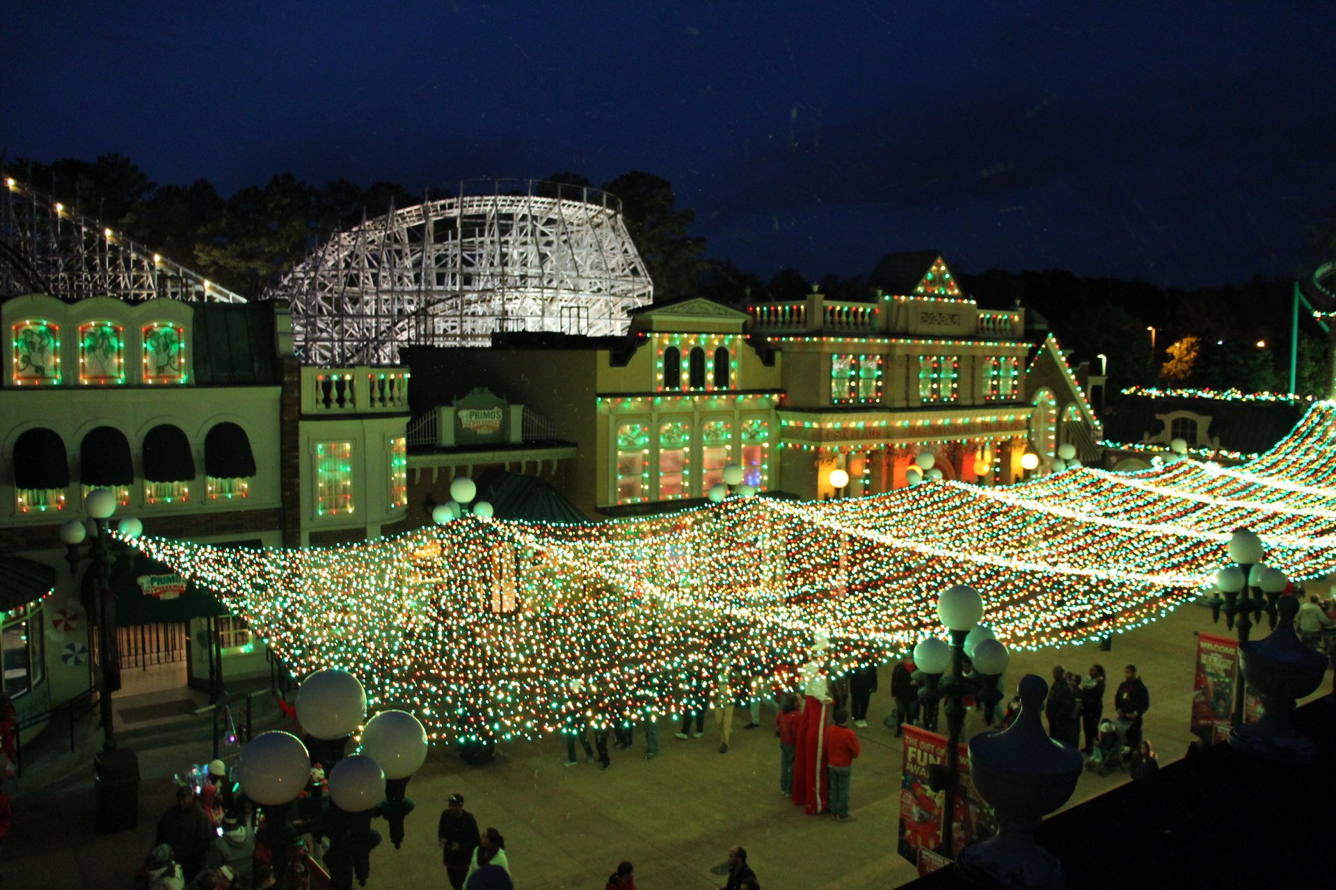 six flags holiday