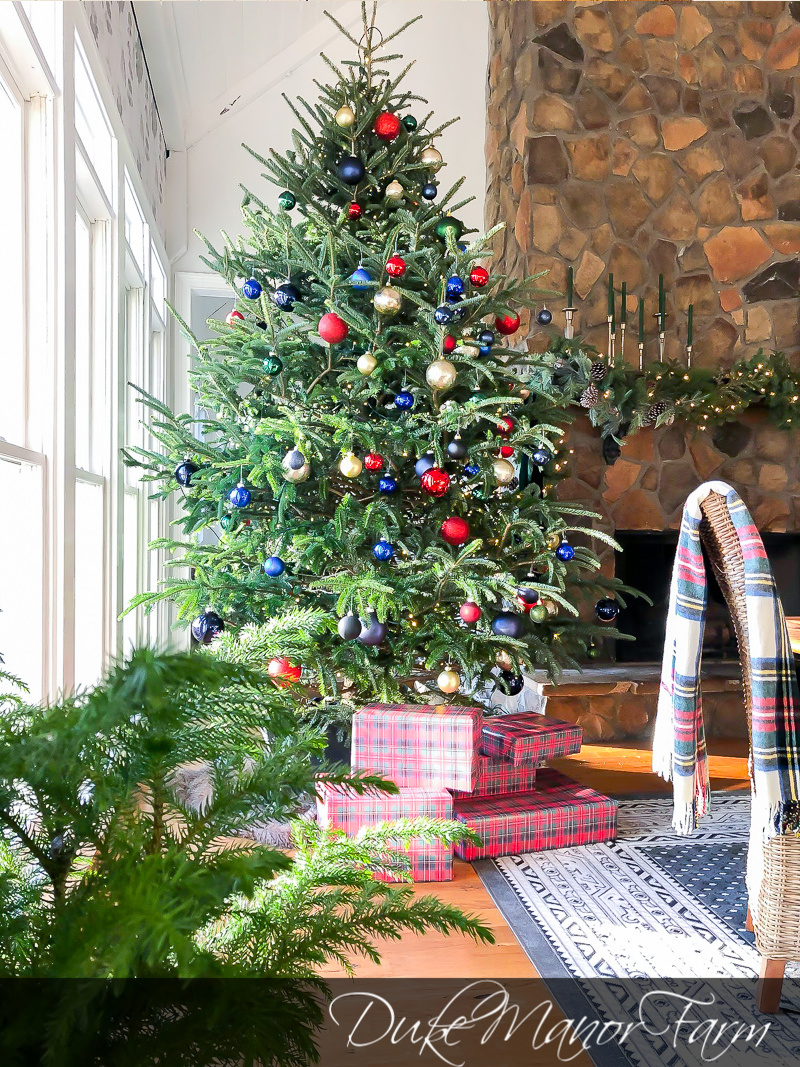 Burlap Garland Christmas Tree - Kelly Elko