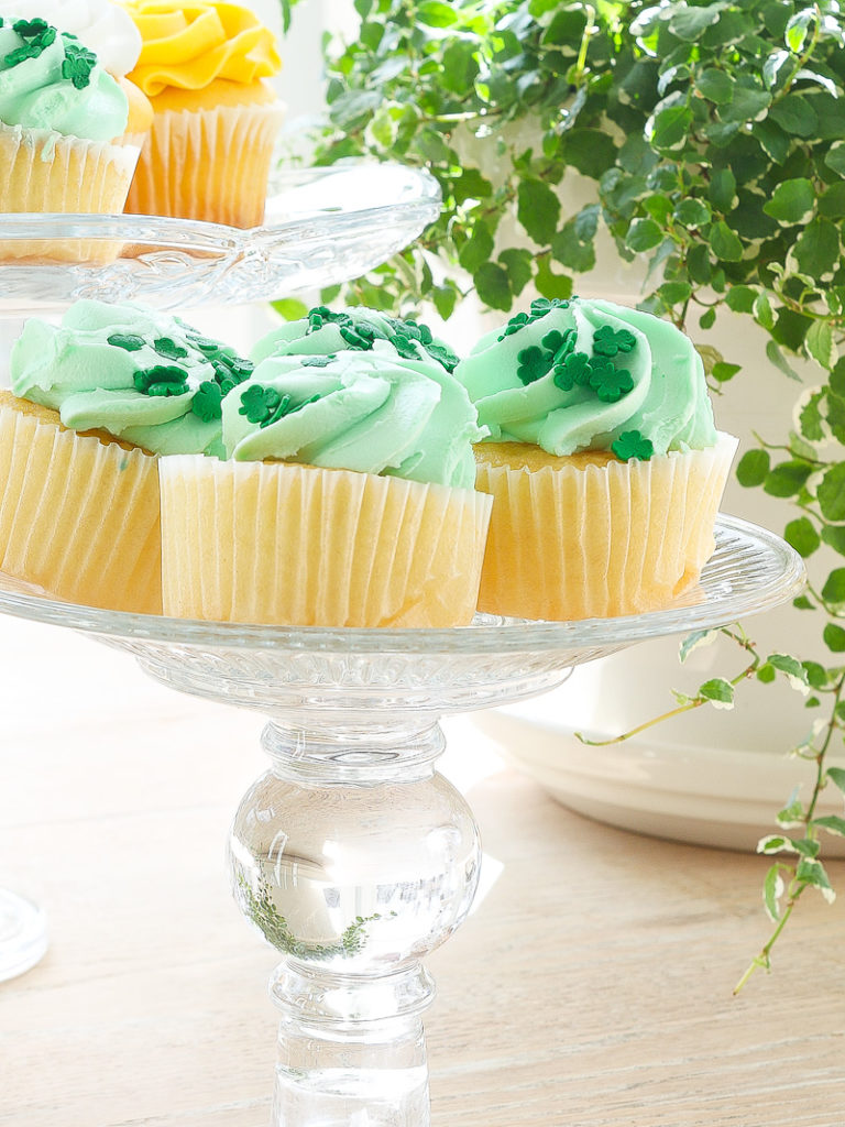 Simple DIY Cake Stand