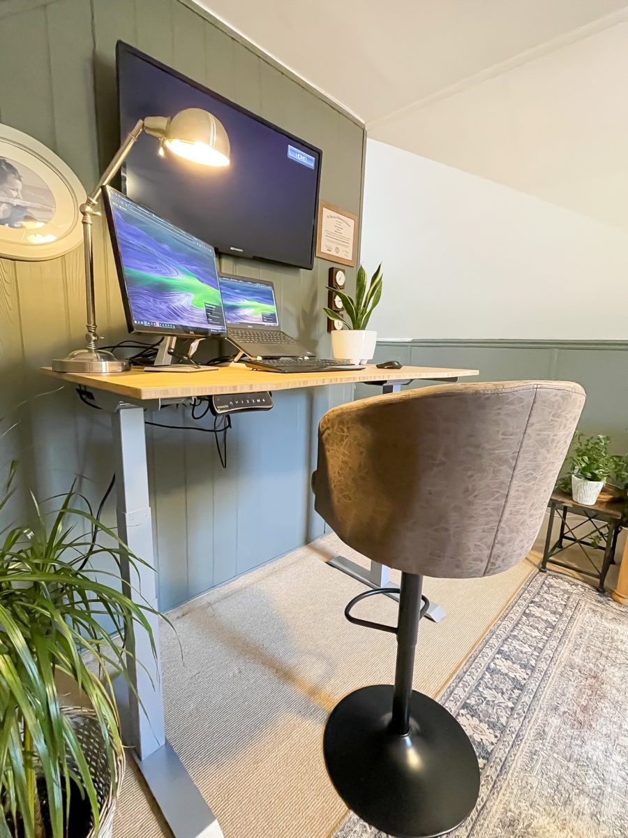 perfect ergonomic desk with stool