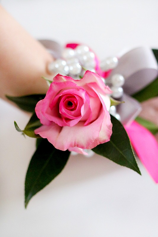 picture of wrist corsage