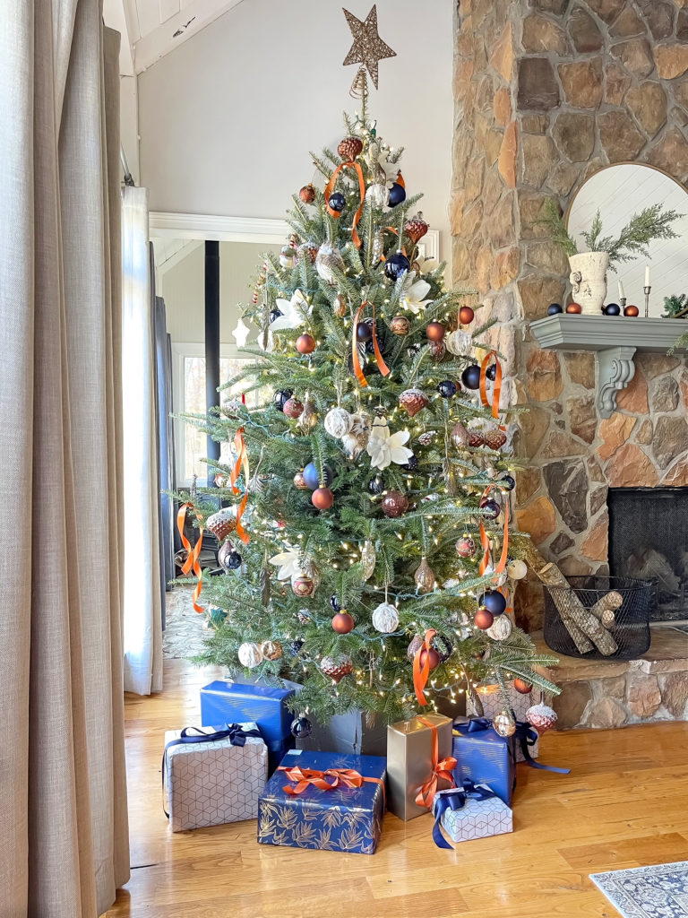 christmas tree with blue, white and rust color