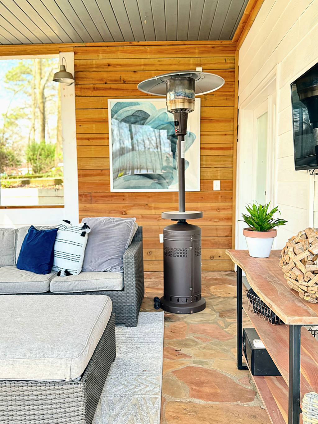 outdoor patio with heat lamp in the corner