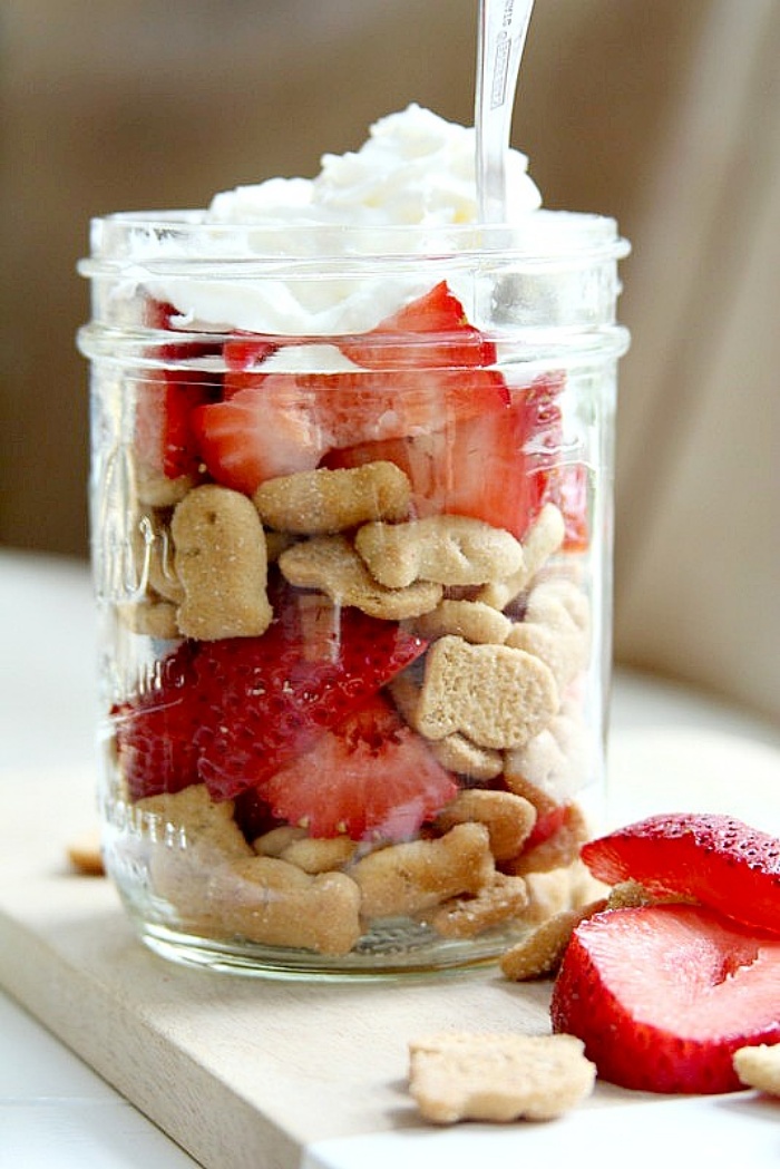 easy strawberry and graham cracker snack
