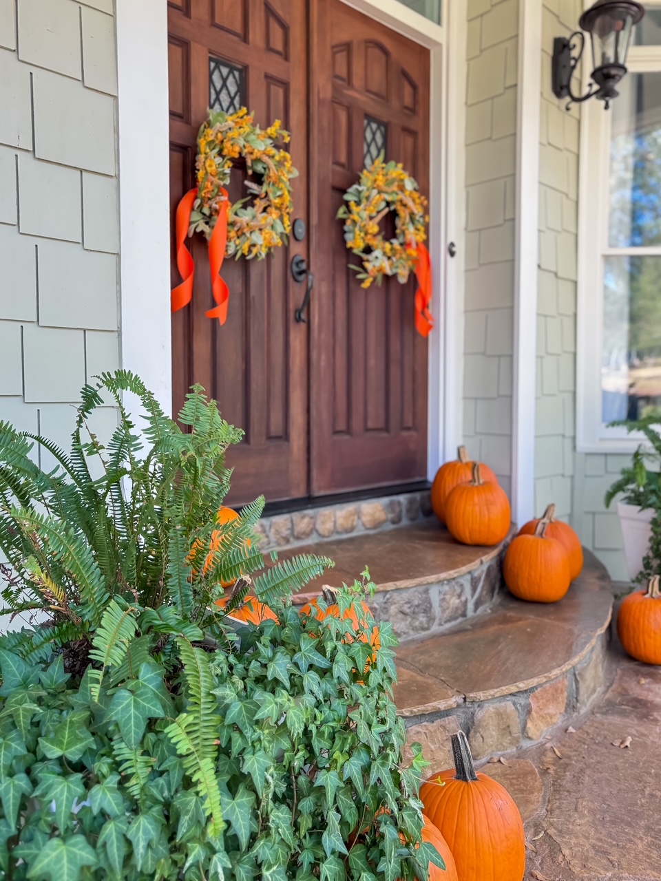 cozy fall decorating ideas on the front porch