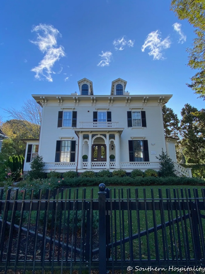 Charming Homes & Churches of New England