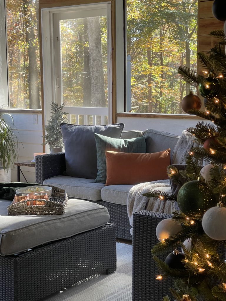 Holiday home décor inspiration and Christmas tablescape ideas