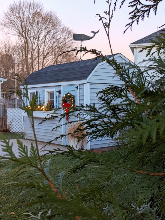 Holiday home style inspiration with Glowing Christmas evening