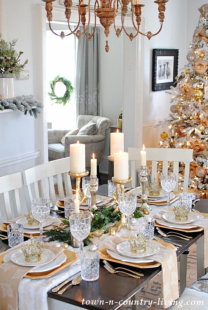 farmhouse Christmas decorating at Town and Country Living