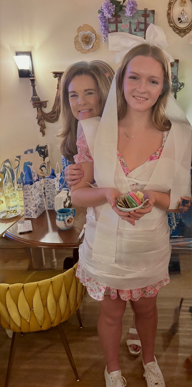 mother daughter bridal shower moment