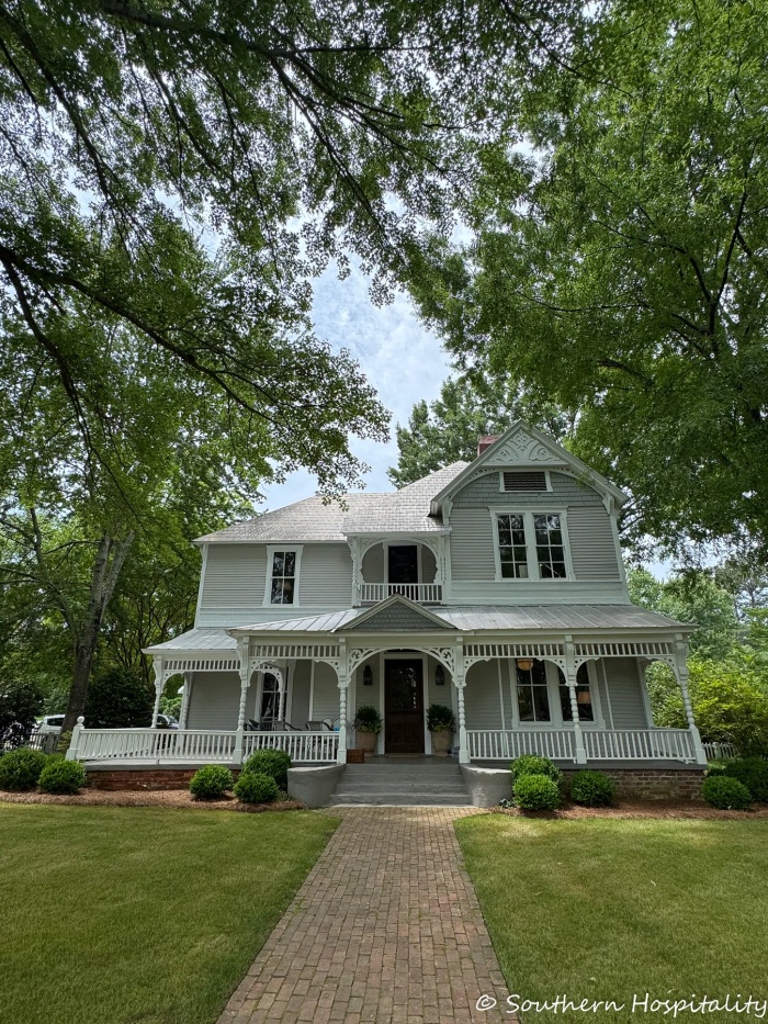 historic Madison Georgia home spring porch tour