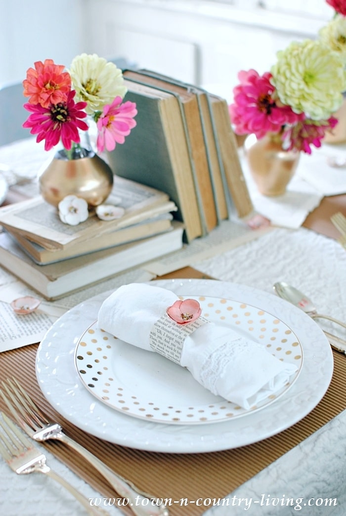 decorating with vintage books ideas