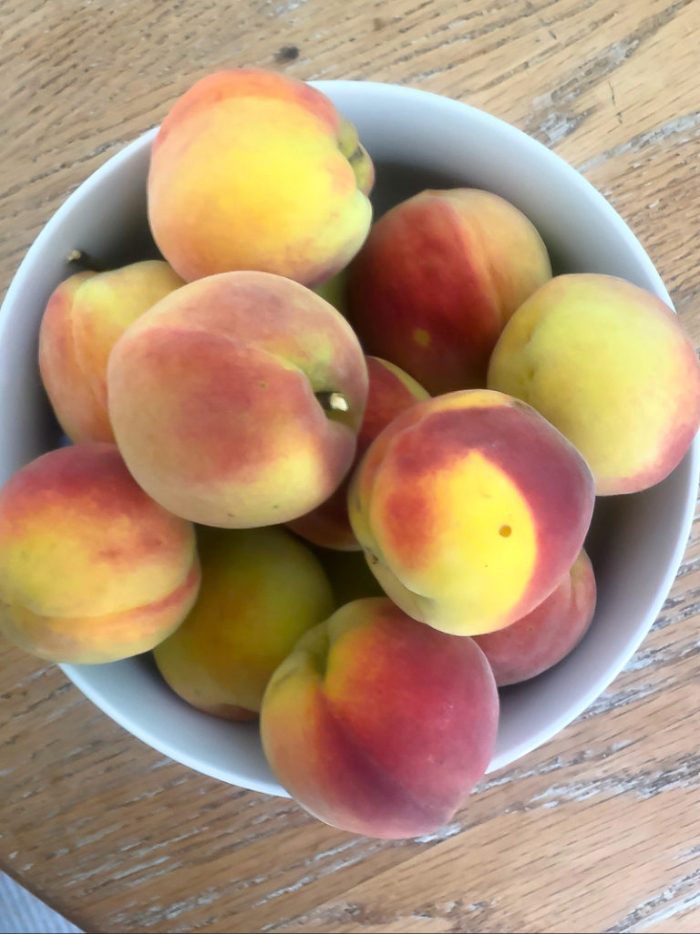 Easy way to peel fresh peaches using the blanching method
