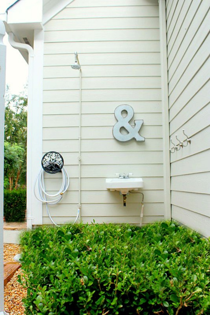 Outdoor shower area at Duke Manor Farm