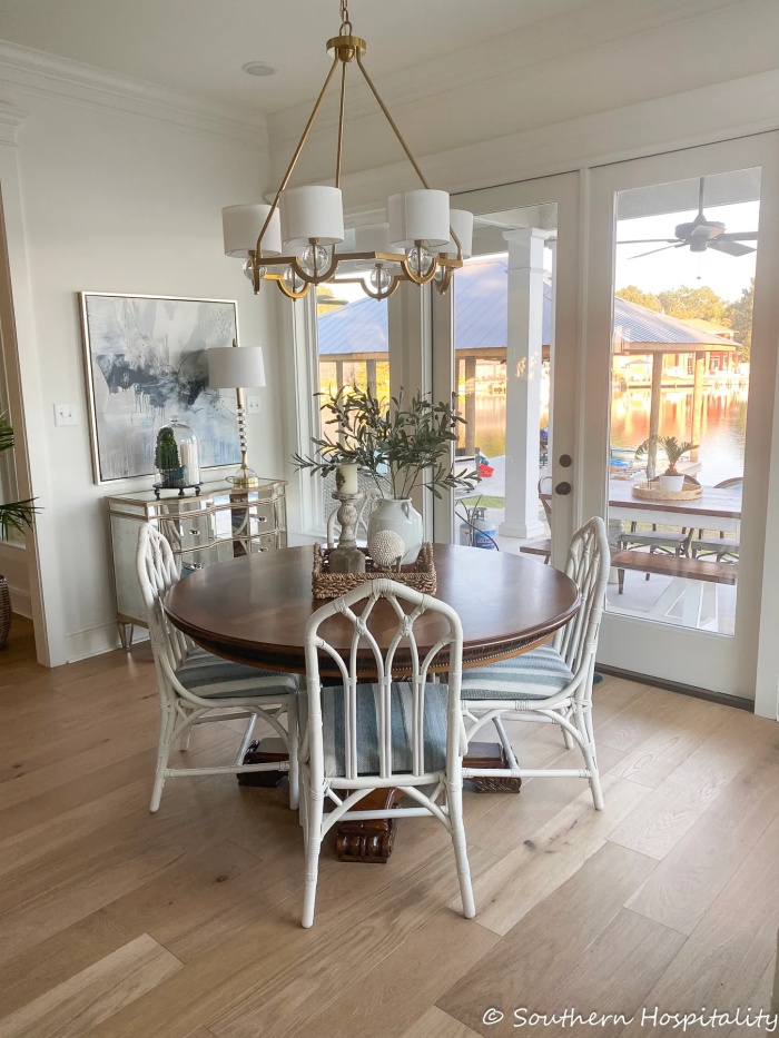 Spray-painted wicker furniture makeover from Southern Hospitality
